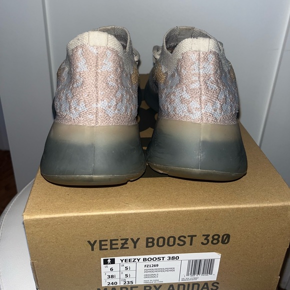 YEEZY BOOST 380 - Picture 4 of 7